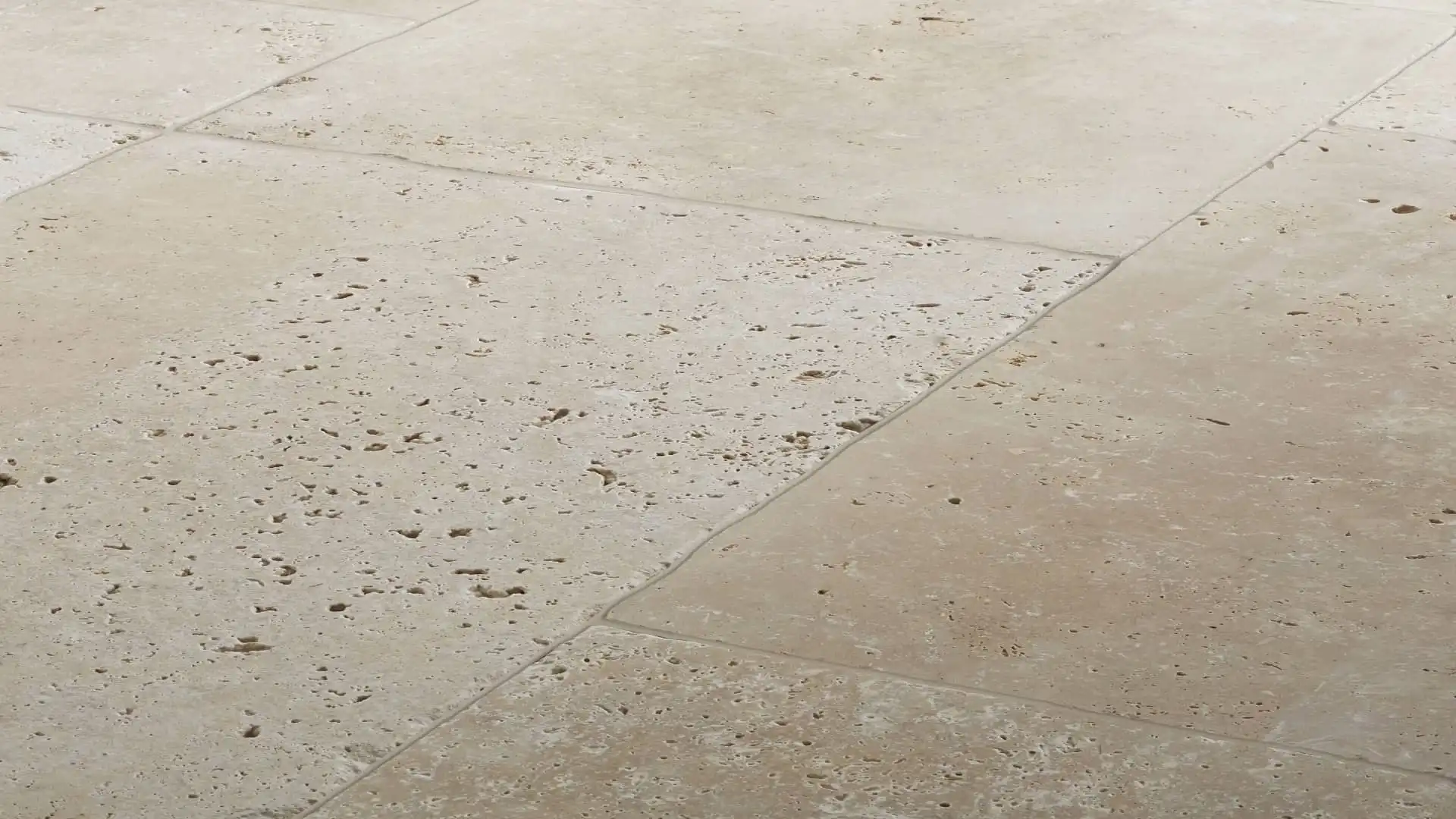 سنگ تراورتن کرم روشن | ویژگیهای سنگ تراورتن کرم روشن | کاربردهای سنگ تراورتن کرم روشن | مزایای استفاده از سنگ تراورتن کرم روشن | خرید سنگ تراورتن کرم روشن برای نمای ساختمان |صنایع سنگ آوش