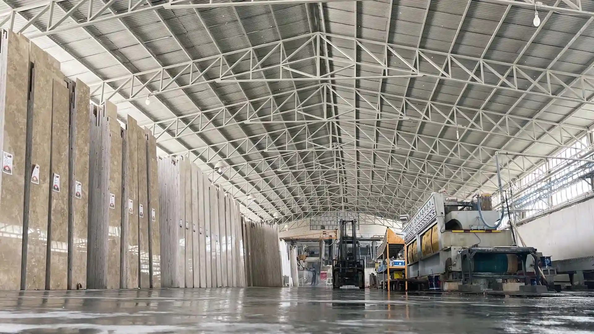 صنایع سنگ آوش تولید کننده تخصصی تراورتن تکاب و ابرکوه درباره صنایع سنگ آوش - درباره سنگبری آوش - تولید کننده تخصصی سنگ تراورتن تکاب - تولید انبوه تراورتن تکاب - تولید کننده انواع سنگ‌های تراورتن از جمله تراورتن سفید، تراورتن کرم، تراورتن نسکافه‌ای و تراورتن شکلاتی