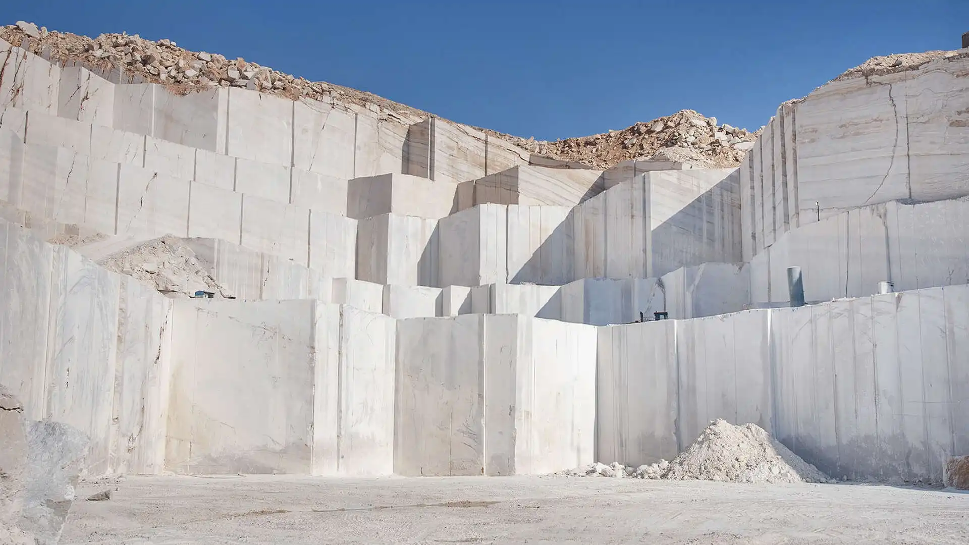 تولید انبوه تراورتن در ایران؛ نقش معادن تکاب و ابرکوه و کاشان | تولید تراورتن ایران | معادن تراورتن ایران | معادن تراورتن تکاب | معادن تراورتن ابرکوه | معادن تراورتن کاشان | استخراج تراورتن | روش‌های فرآوری تراورتن برای صادرات