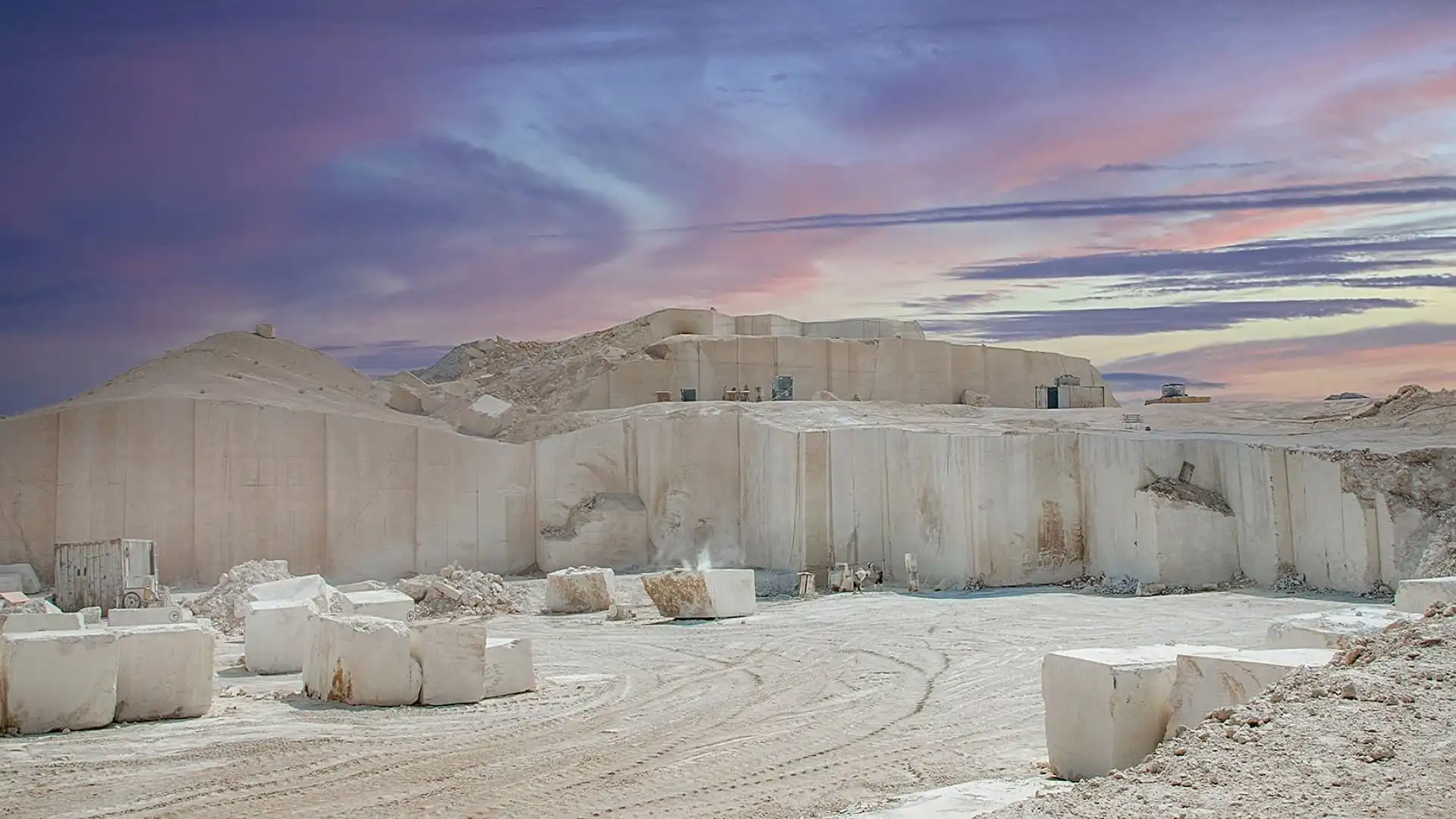 تولید انبوه تراورتن در ایران؛ نقش معادن تکاب و ابرکوه و کاشان | تولید تراورتن ایران | معادن تراورتن ایران | معادن تراورتن تکاب | معادن تراورتن ابرکوه | معادن تراورتن کاشان | استخراج تراورتن | روش‌های فرآوری تراورتن برای صادرات