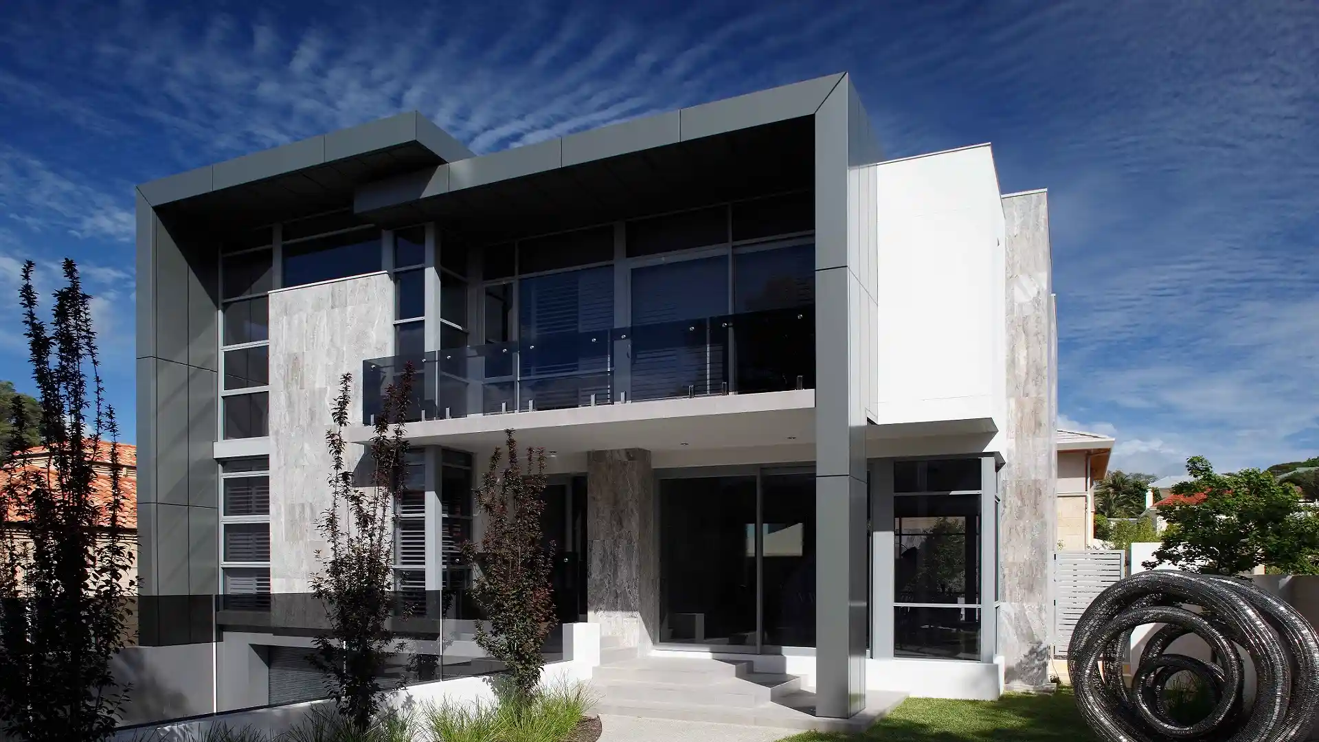 سنگ تراورتن تکاب سیلور برای نمای مدرن | تراورتن سیلور تکاب | سنگ نمای مدرن سیلور | سنگ تراورتن طوسی نما | خرید سنگ تراورتن سیلور